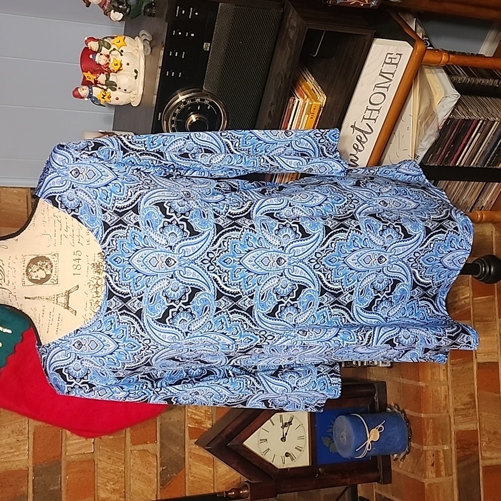 ✨5/$8✨ STAR VIXEN Paisley Top B4